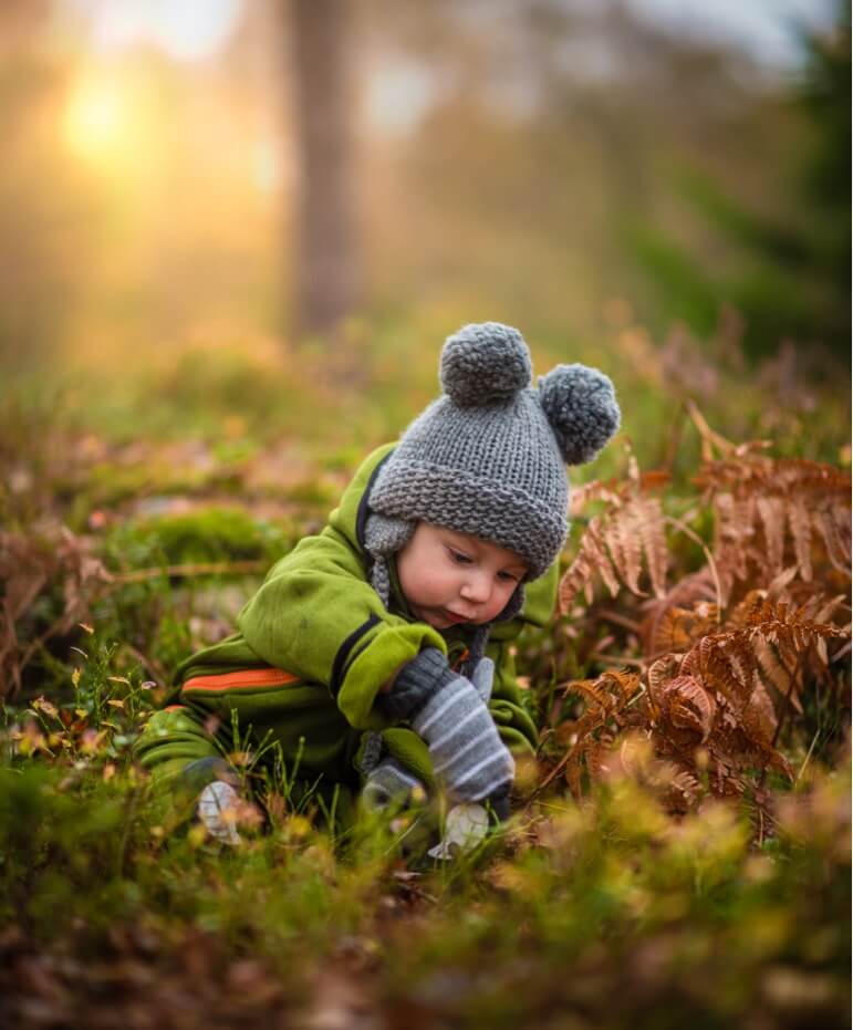 Kleinkind in der Natur
